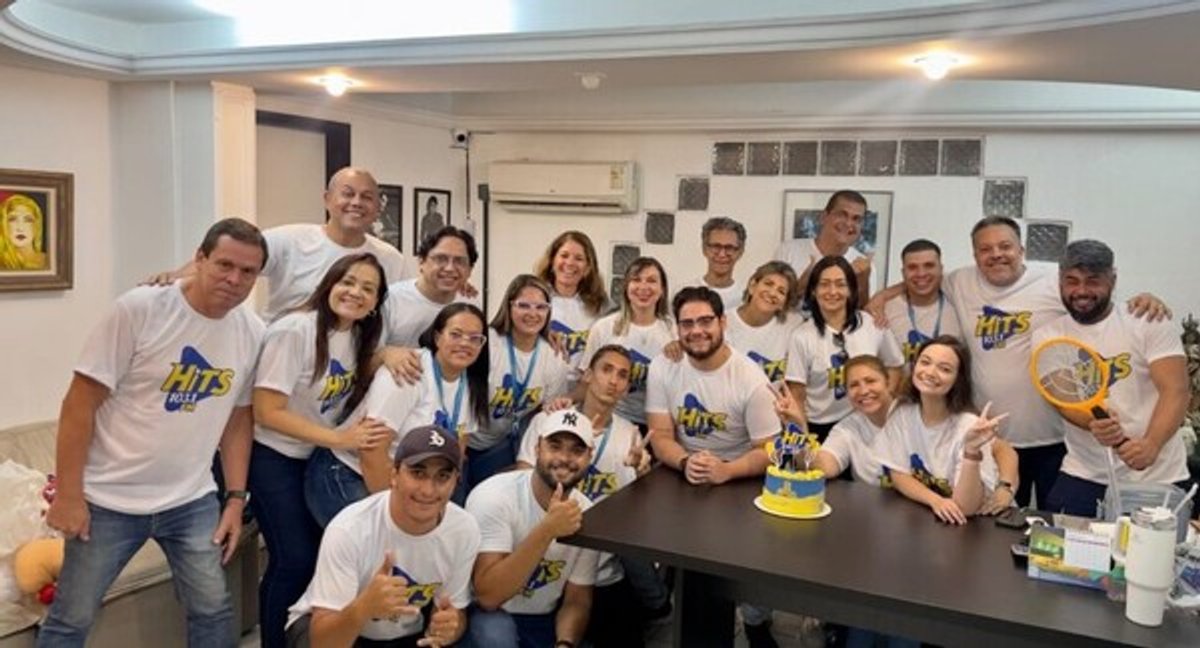 Hits FM comemora 8 anos com nova identidade visual e retorno de programas clássicos no Recife