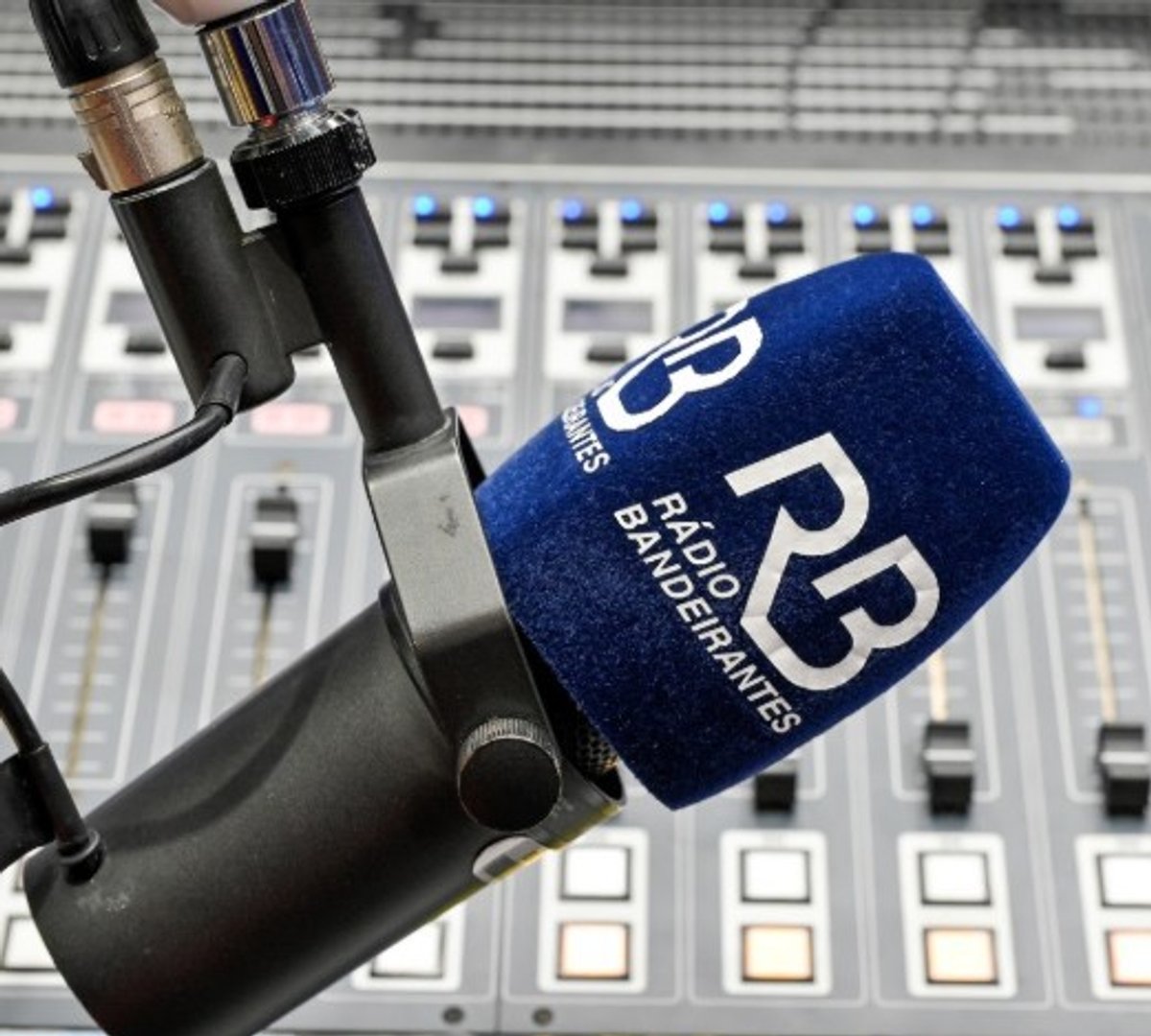 Rádio Bandeirantes pode assumir a frequência FM 107.3 de São Paulo a partir de abril