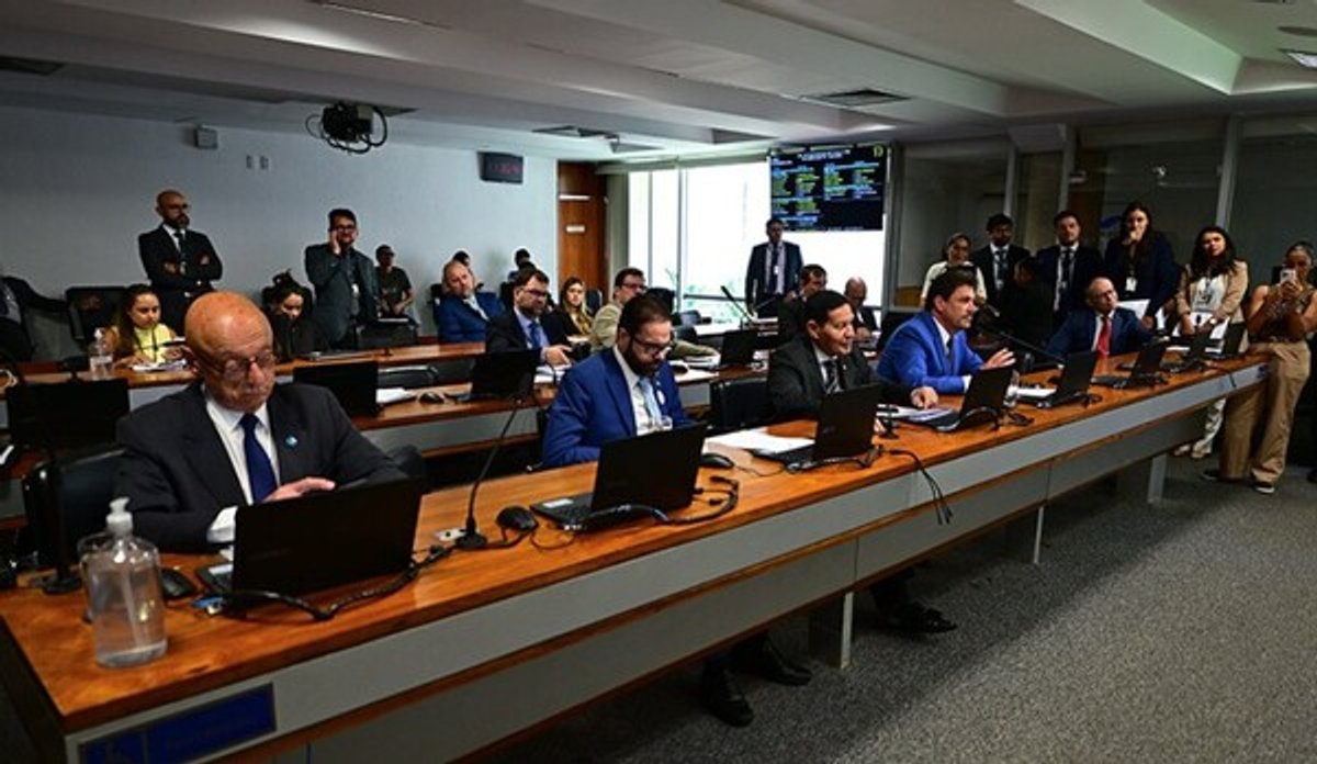 Comissão do Senado aprova projeto que obriga rádios e TVs a exibirem campanhas antidrogas