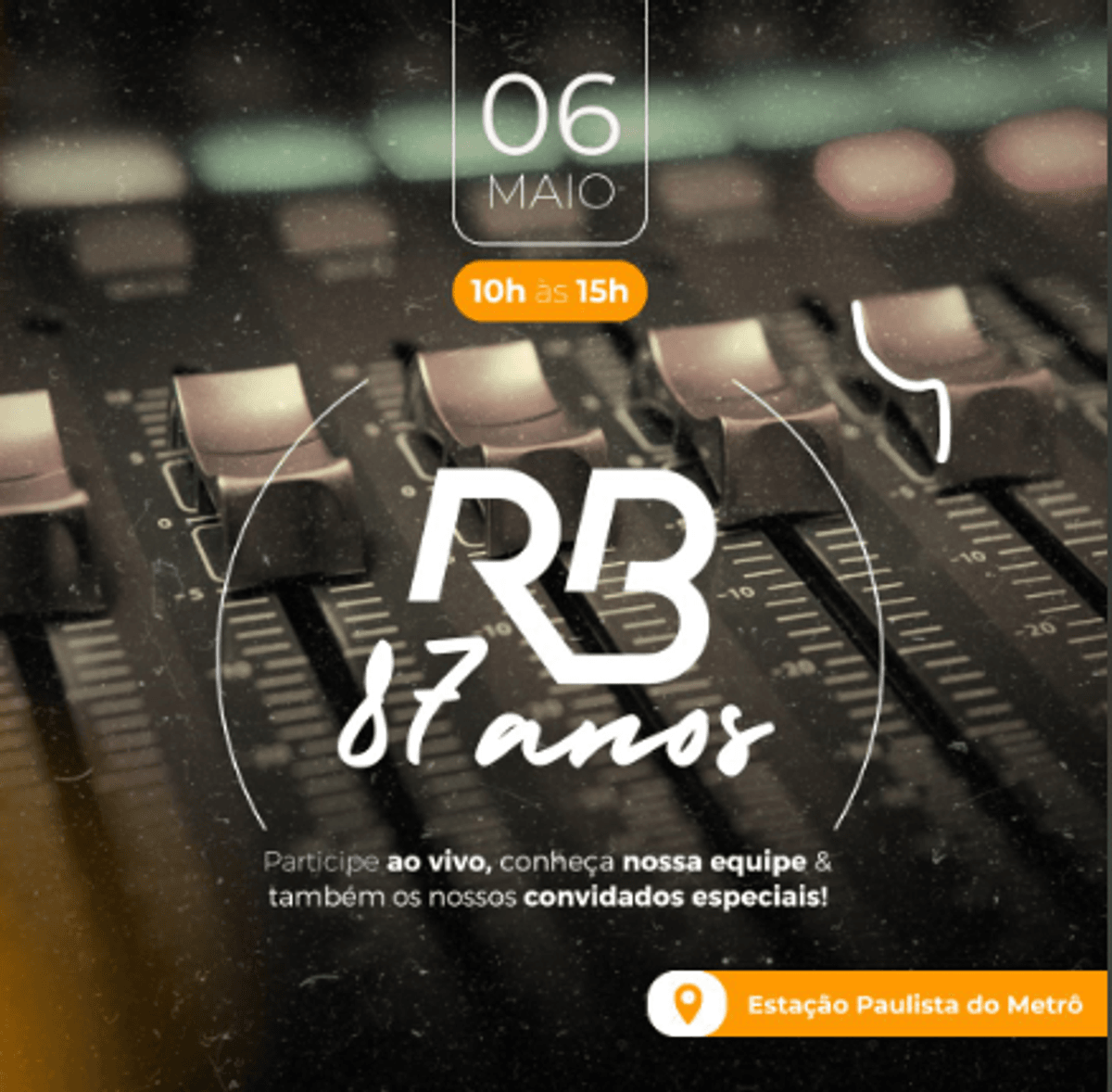Rádio Bandeirantes completa 87 anos e transmite programa direto de estação do Metrô, em São Paulo