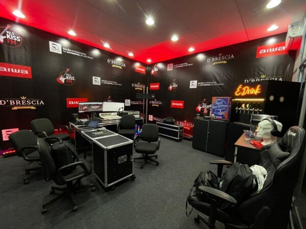Kiss FM realiza transmissões ao vivo direto do Salão do Automóvel em São Paulo