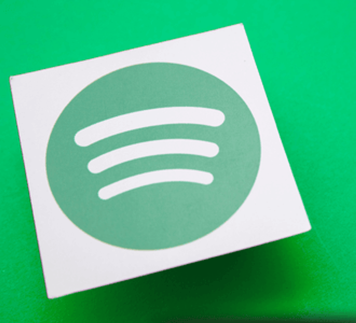 Educadora FM critica modelo do Spotify e reforça papel do rádio para a indústria da música