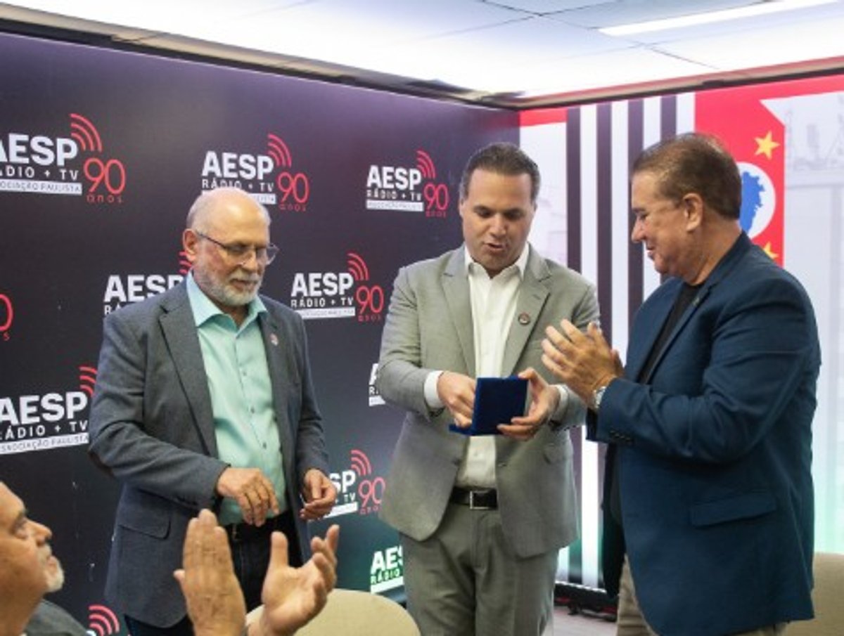 AESP homenageia o engenheiro Eduardo Cappia durante Encontro de Líderes da Radiodifusão