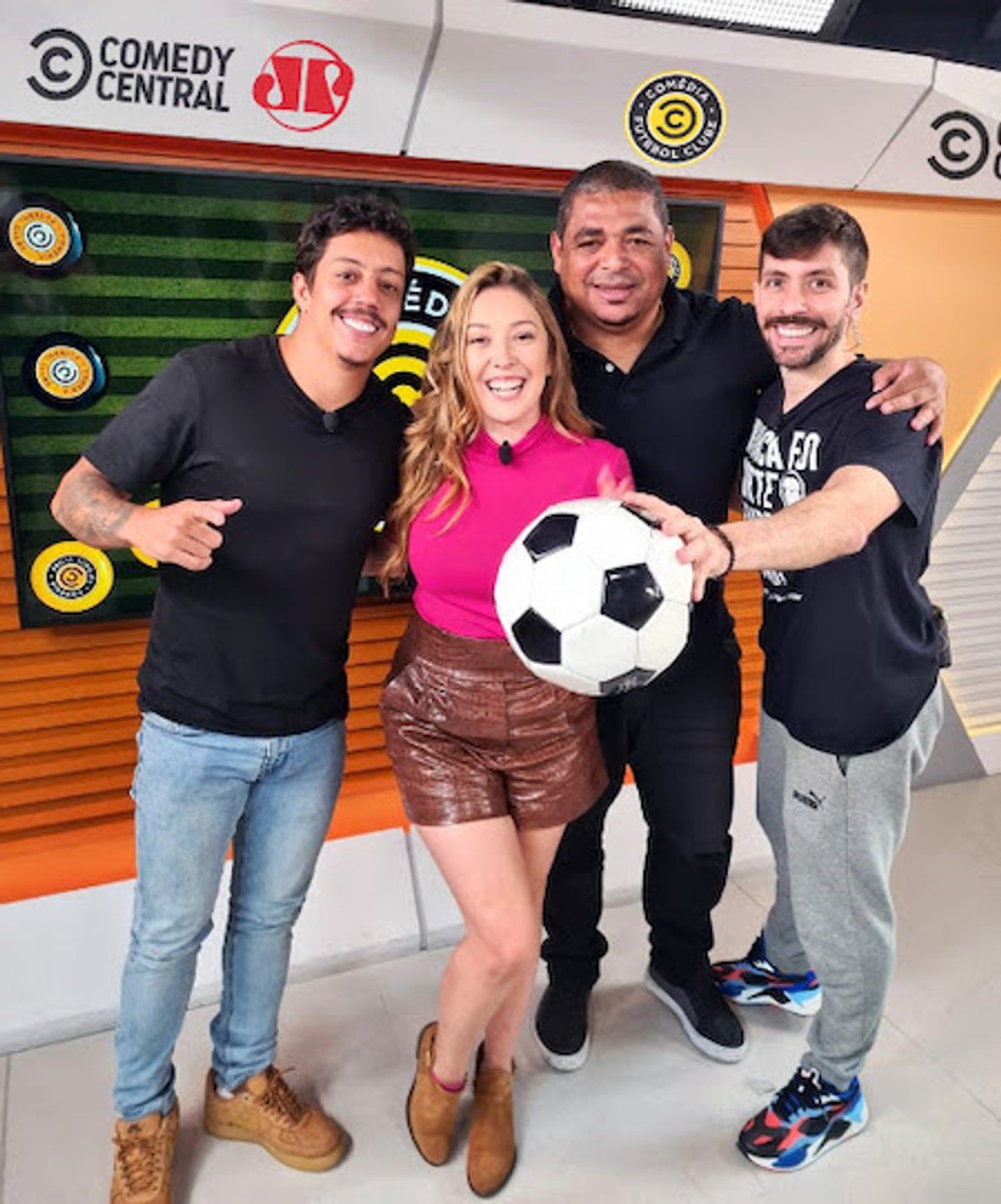 Comédia Futebol Clube, produzido por meio da parceria entre Jovem Pan e Comedy Central, estreia na segunda-feira (31)