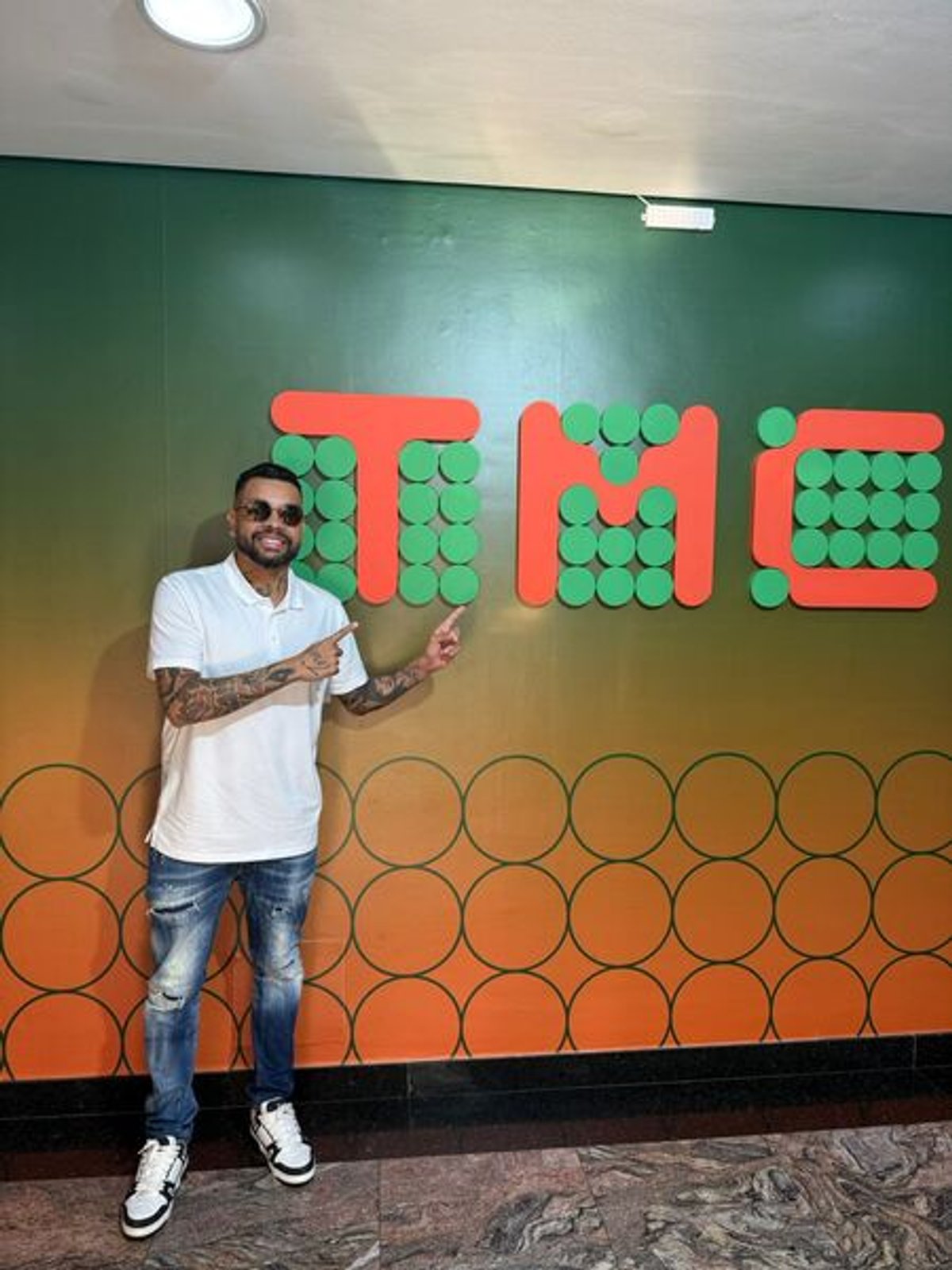TMC reforça equipe esportiva e estreia ex-jogador Dentinho como novo comentarista
