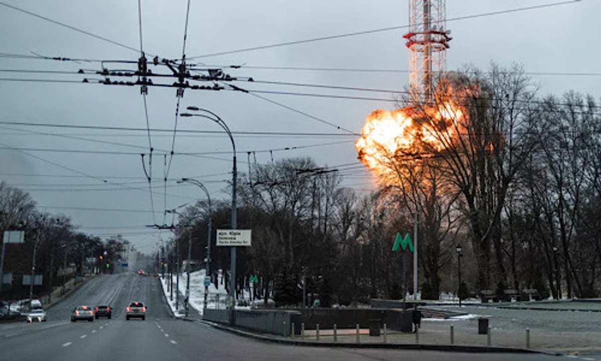 Guerra na Ucrânia: Estações de rádio de Kiev executam uma mesma programação