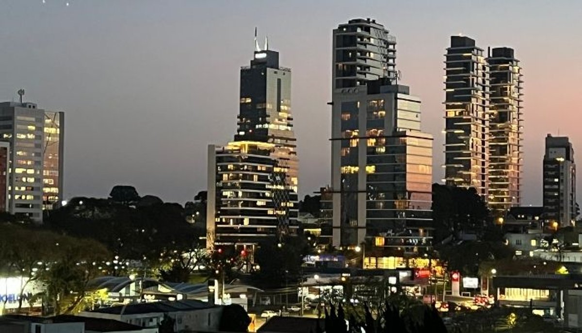 Panorama: 98 FM avança na liderança geral; Caiobá FM entra no top 5 e Jovem Pan News no top 10 em Curitiba