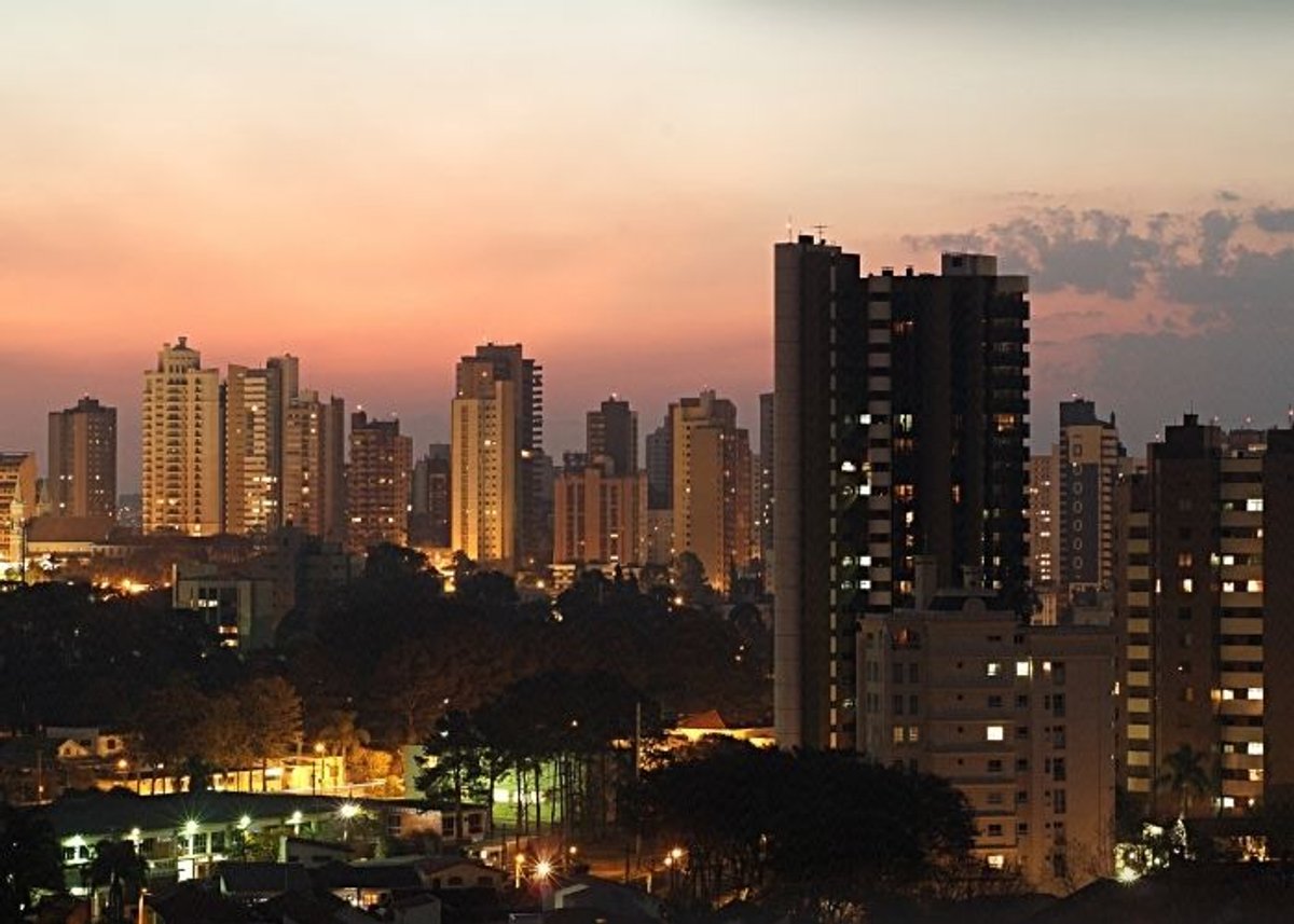 Panorama: Ouro Verde FM Easy e Jovem Pan FM avançam em Curitiba; Massa FM segue líder de audiência