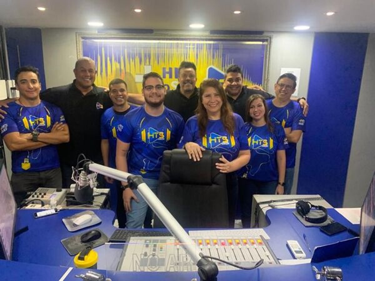 Hits FM completa cinco anos no ar no Recife e estreia nova programação