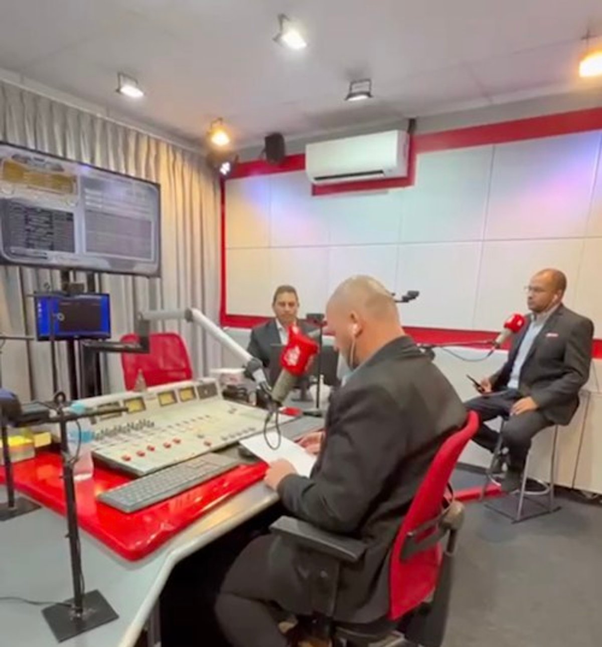 Hot 107 FM realiza cobertura multiplataforma da apuração do primeiro turno das eleições