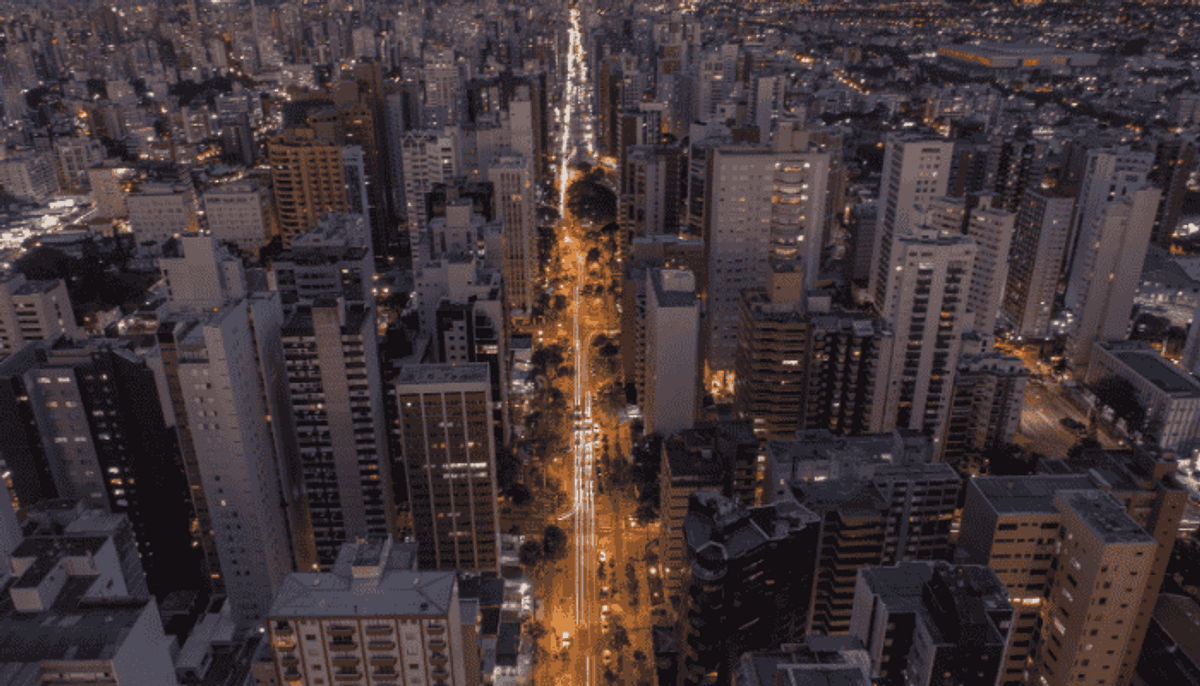 Panorama: Ouro Verde FM Easy e Jovem Pan FM avançam em Curitiba; 98 FM lidera audiência e BandNews FM retorna ao top 10