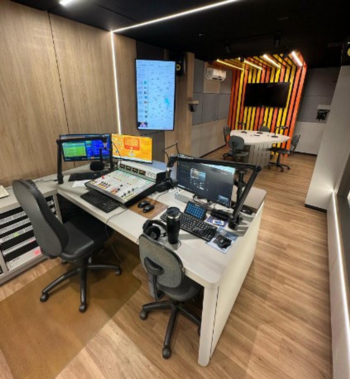 Vale do Sol FM inaugura estúdio multiplataforma em Santo Antônio da Platina (PR)