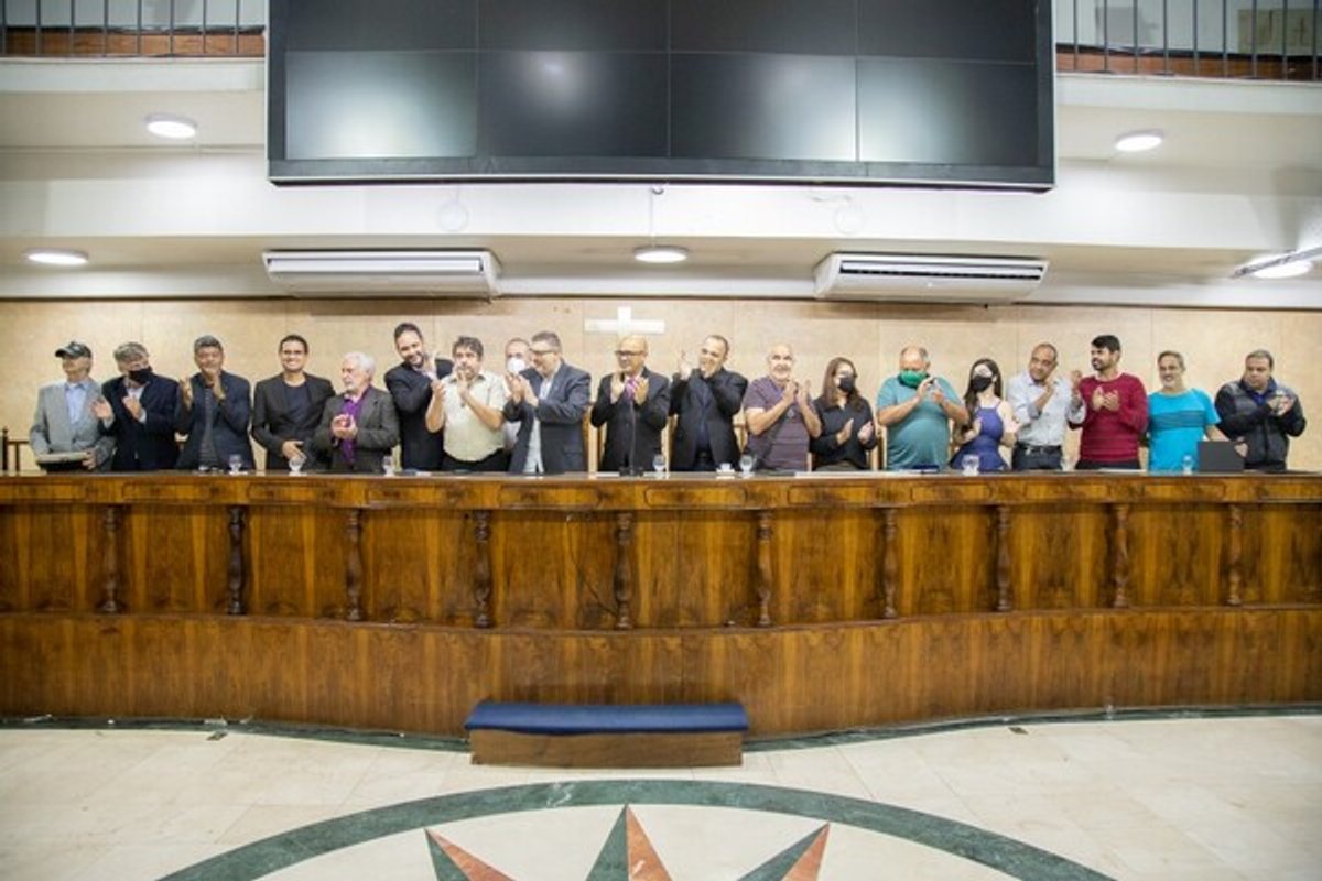 Câmara de Duque de Caxias homenageia profissionais do rádio pelo Dia do Radialista