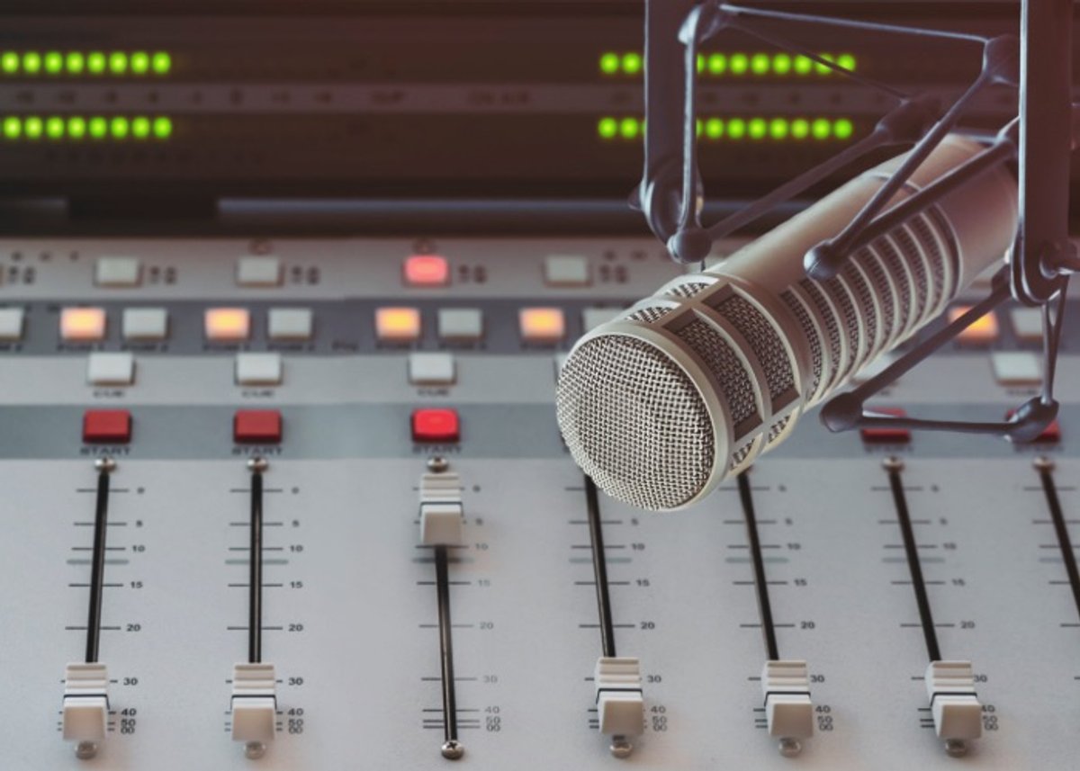 Top 100 Crowley: Músicas ao vivo dominam as paradas do rádio brasileiro em 2024