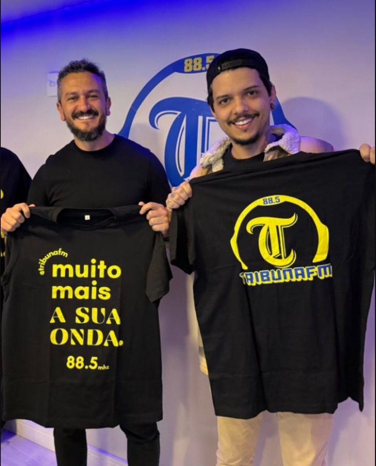Peladeiros estreia na programação da Rádio Tribuna FM com edições ao vivo e conteúdo digital em Petrópolis (RJ)