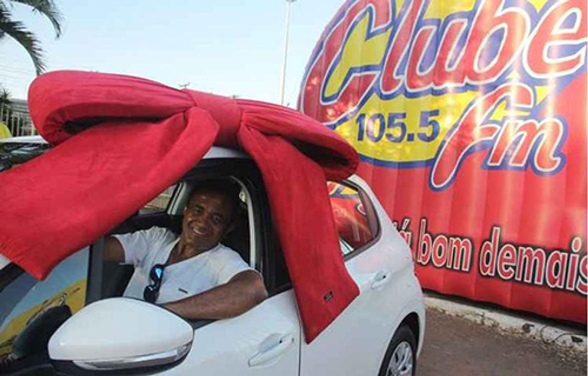 Clube FM faz a entrega do carro zero quilômetro da promoção “Você de 0Km” em Brasília