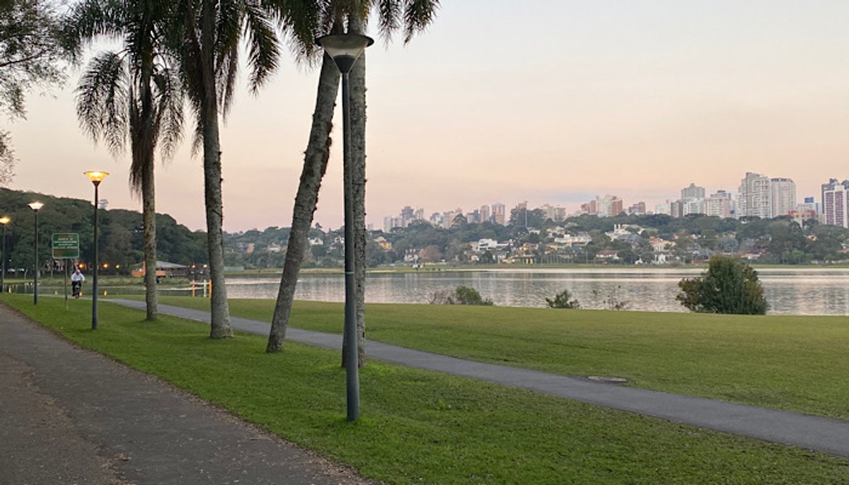 Panorama: 98 FM e Mundo Livre FM avançam em Curitiba; Massa FM mantém liderança de audiência