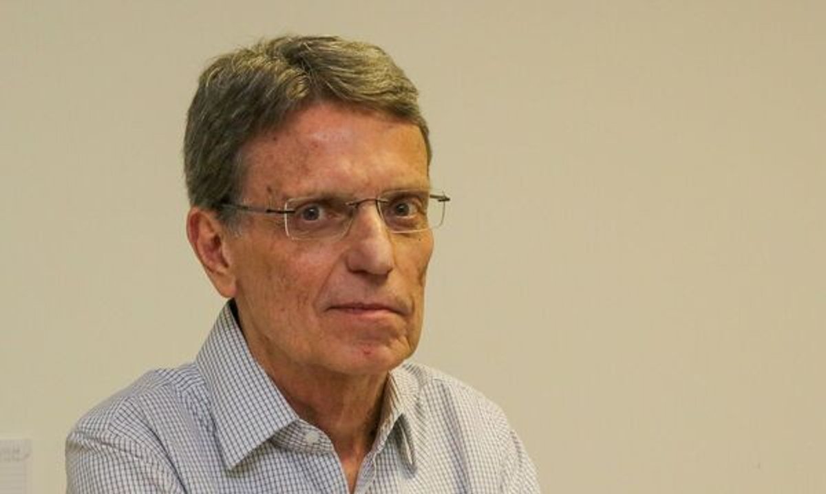 Repostagem anti-Israel de Doyle leva a sua saída da presidência da EBC
