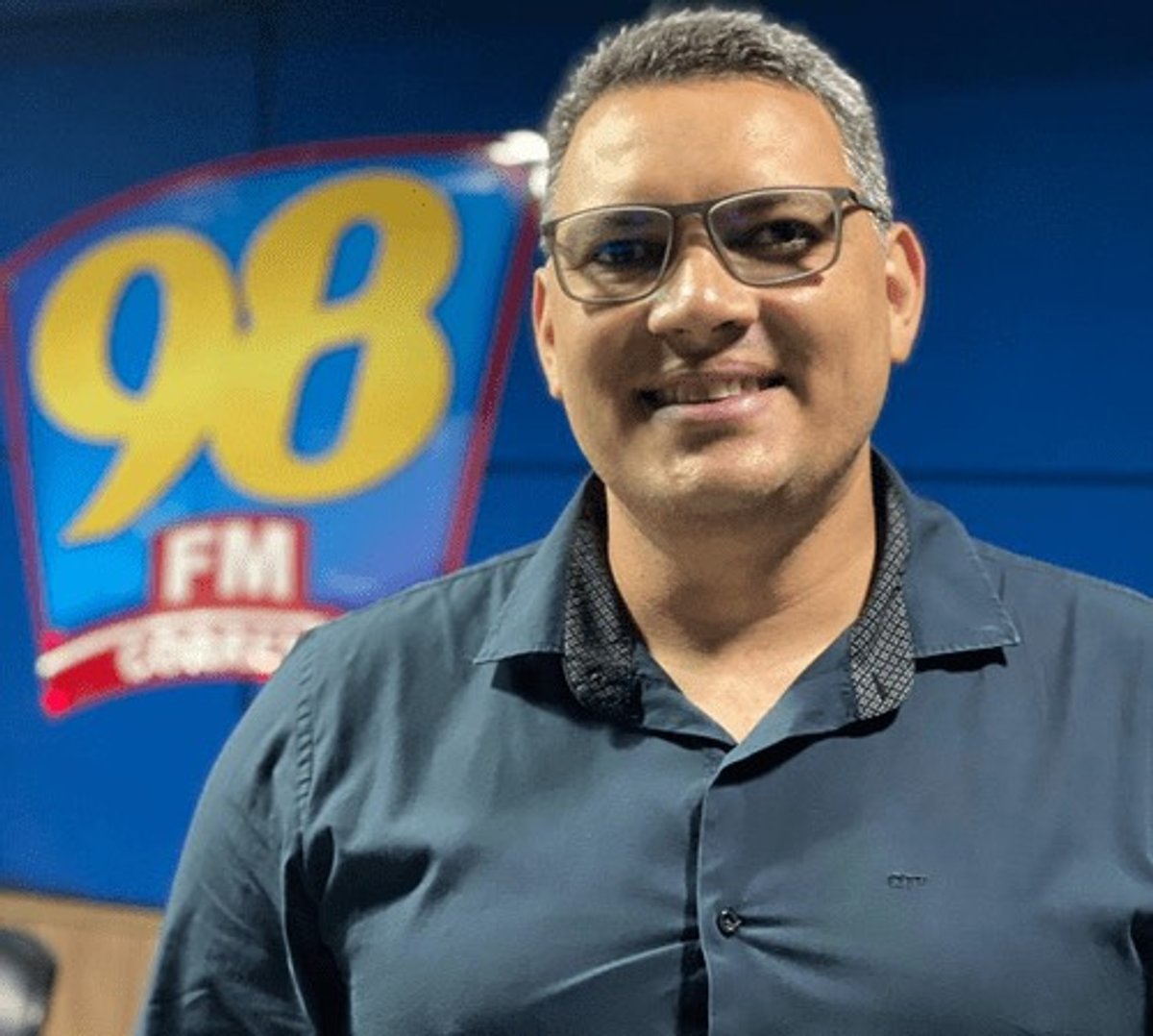 Comunicador da Correio 98 FM completa 13 anos de atuação no comando de programa em João Pessoa (PB)