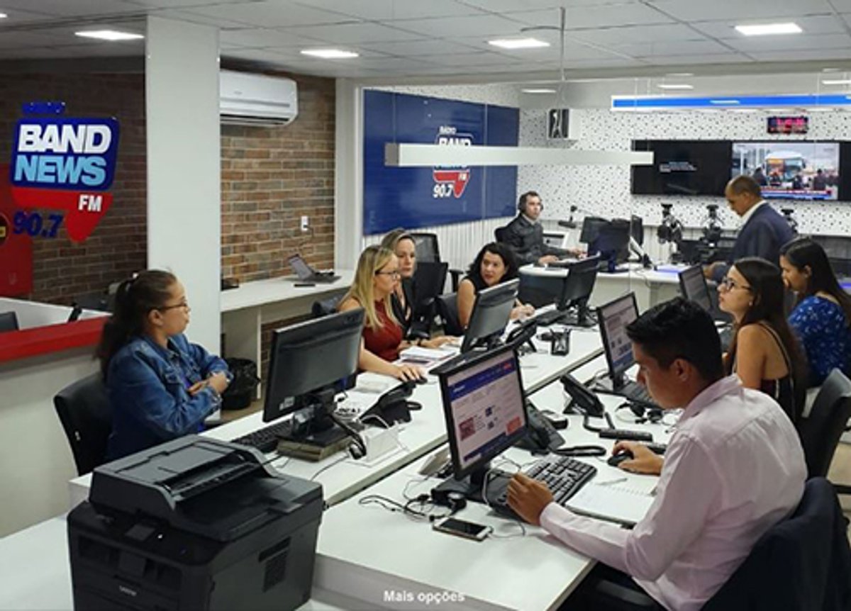 BandNews FM faz cobertura de sequestro de ônibus no Rio de Janeiro e anuncia FM em Goiânia