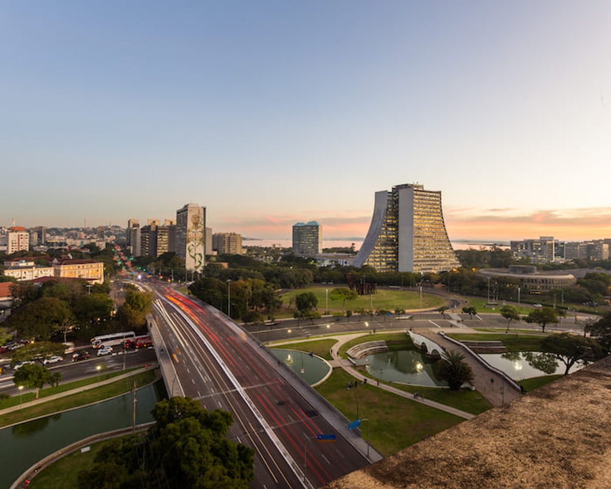 Panorama: 4 FMs disputam a vice-liderança da audiência em Porto Alegre. Rádio Gaúcha segue isolada