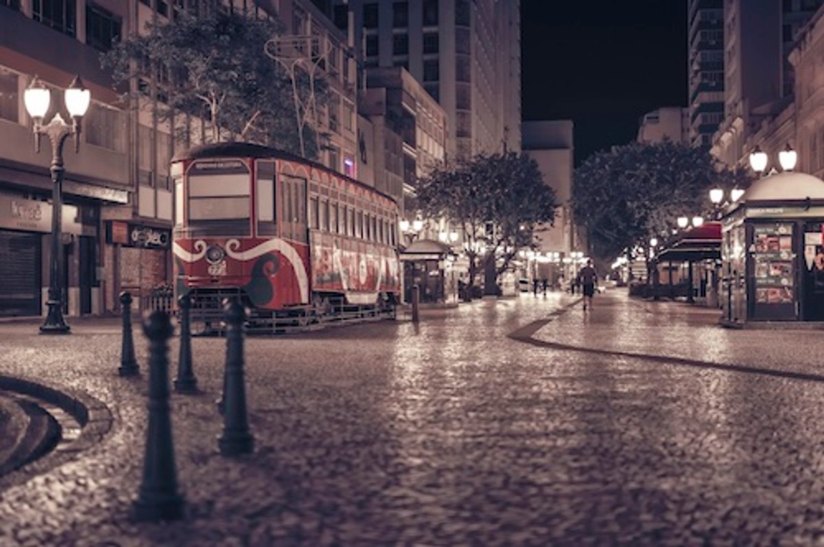 Panorama: 98 FM amplia liderança em Curitiba; Massa FM e Ouro Verde FM Easy completam top 3