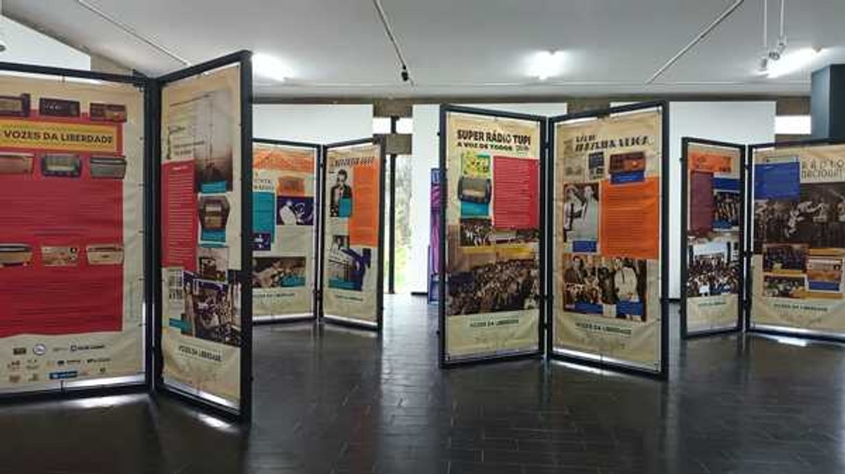 Exposição sobre os 100 anos do rádio segue até o final deste mês, em Petrópolis (RJ)