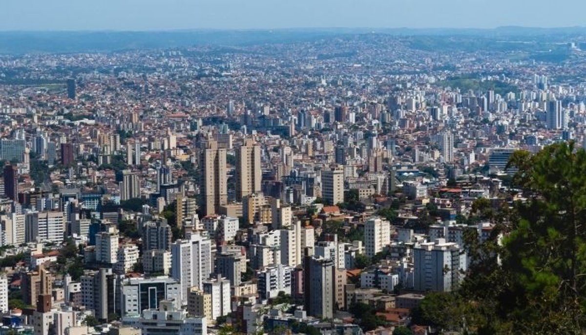Panorama: BHFM e Jovem Pan FM seguem avançando em Belo Horizonte; Rádio Itatiaia mantém liderança isolada