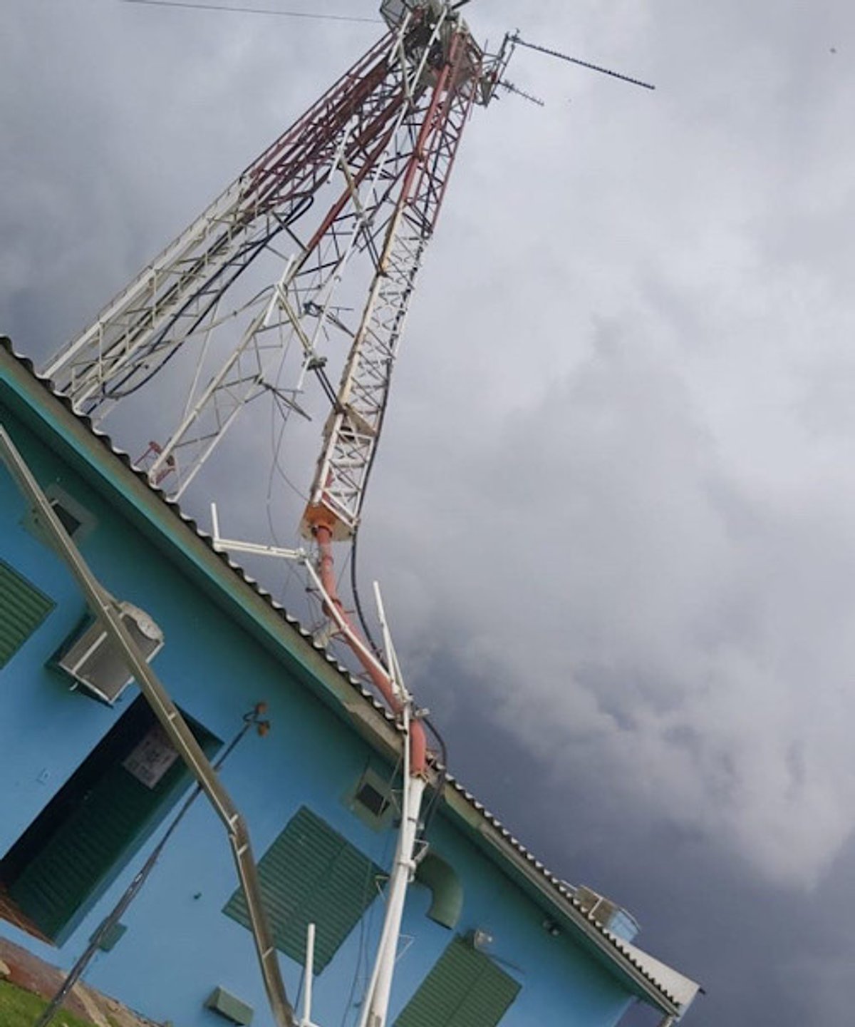 Torre de emissoras de rádio de União da Vitória são derrubadas com forte temporal
