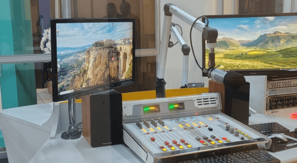 Dia Nacional do Rádio é comemorado com transmissões ao vivo em shopping de São José do Rio Preto (SP)