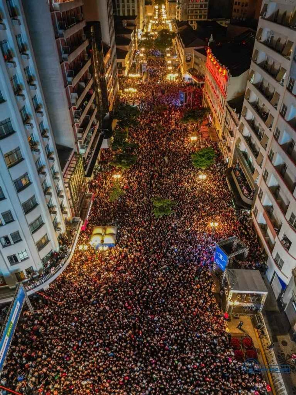 Massa FM reúne mais de 35 mil pessoas em show especial pelos 20 anos da rede e pelo aniversário de Curitiba
