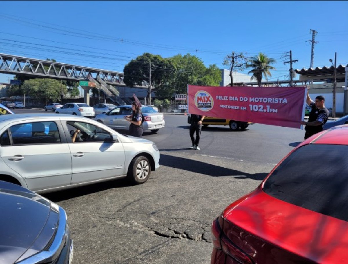 Rádio Mix FM realiza ação em comemoração ao Dia Nacional do Motorista no Rio de Janeiro