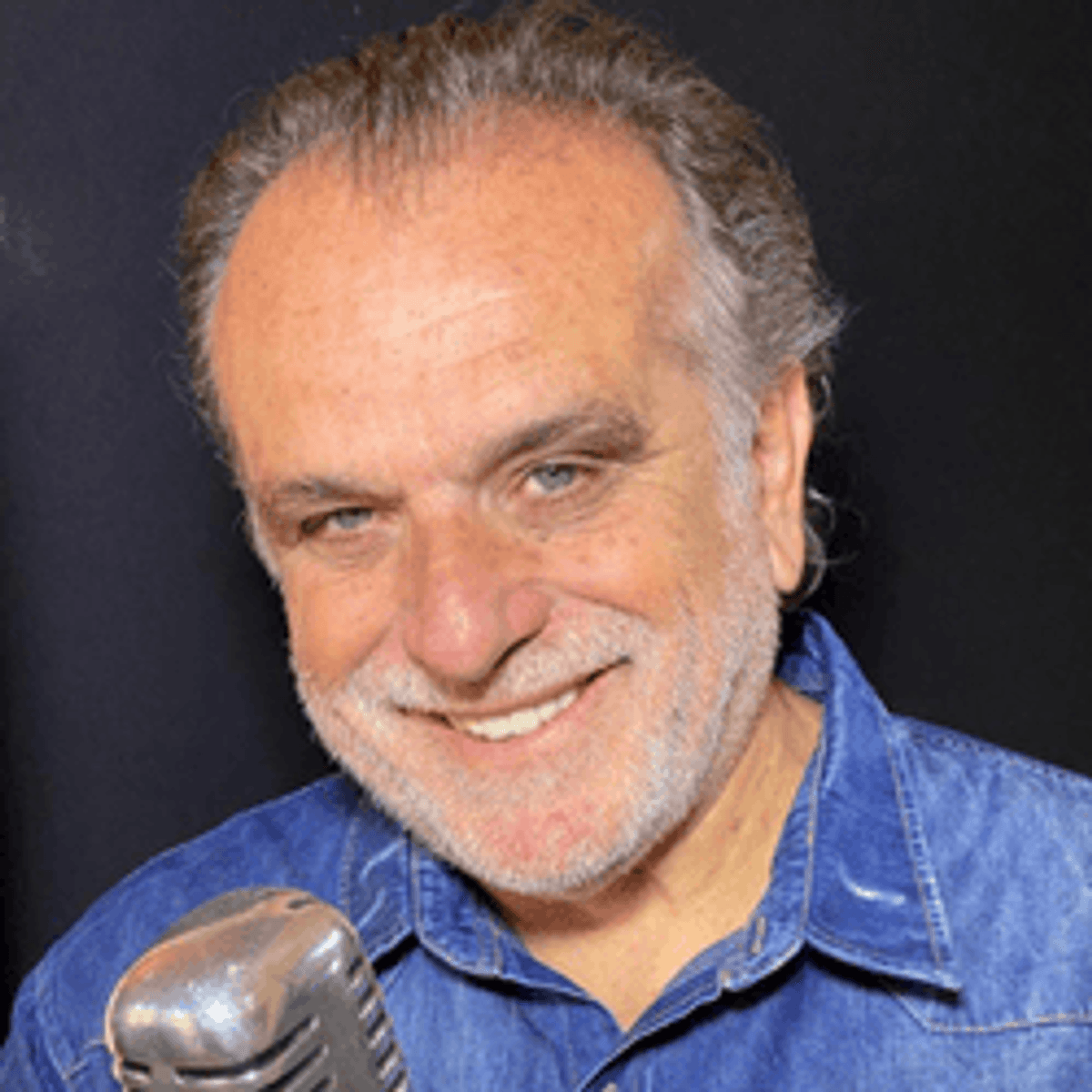 “O rádio é a maior oportunidade perdida de melhorar o mundo.” (Hélio Ribeiro)