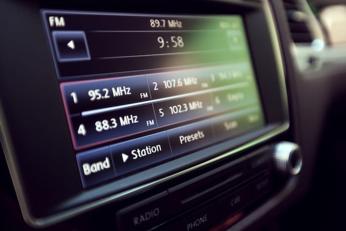 O Rádio Hoje | Em convenção, europeus se movimentam para manter domínio do rádio nos carros