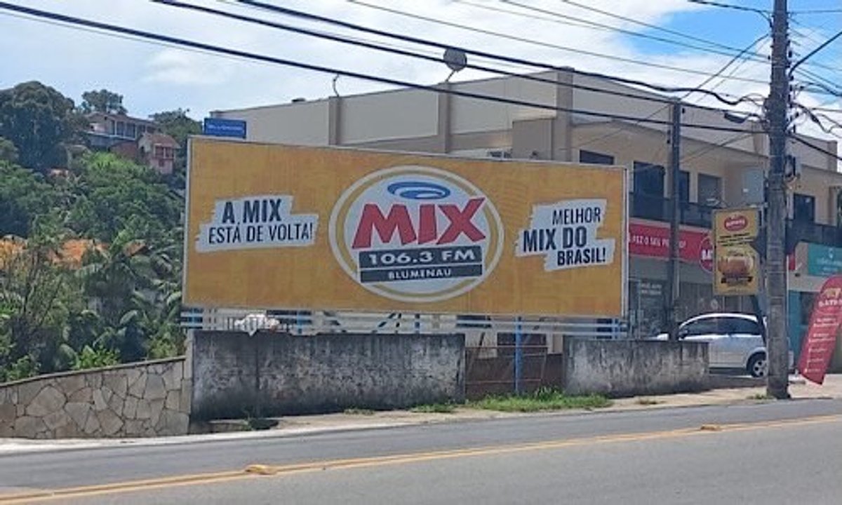 Rádio Mix FM intensifica divulgação de sua marca em Blumenau (SC) e região