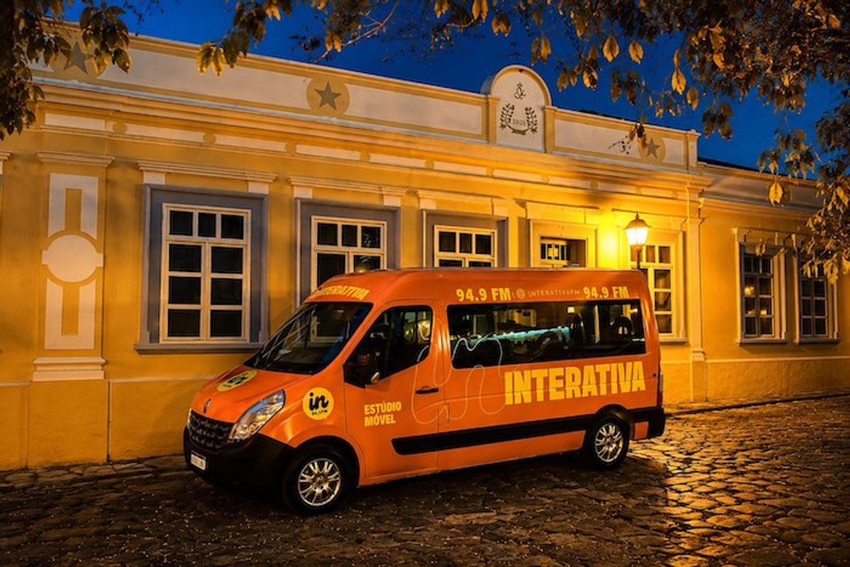 Interativa FM realiza cobertura especial do FICA 2026 com transmissões ao vivo e operação multiplataforma na cidade de Goiás
