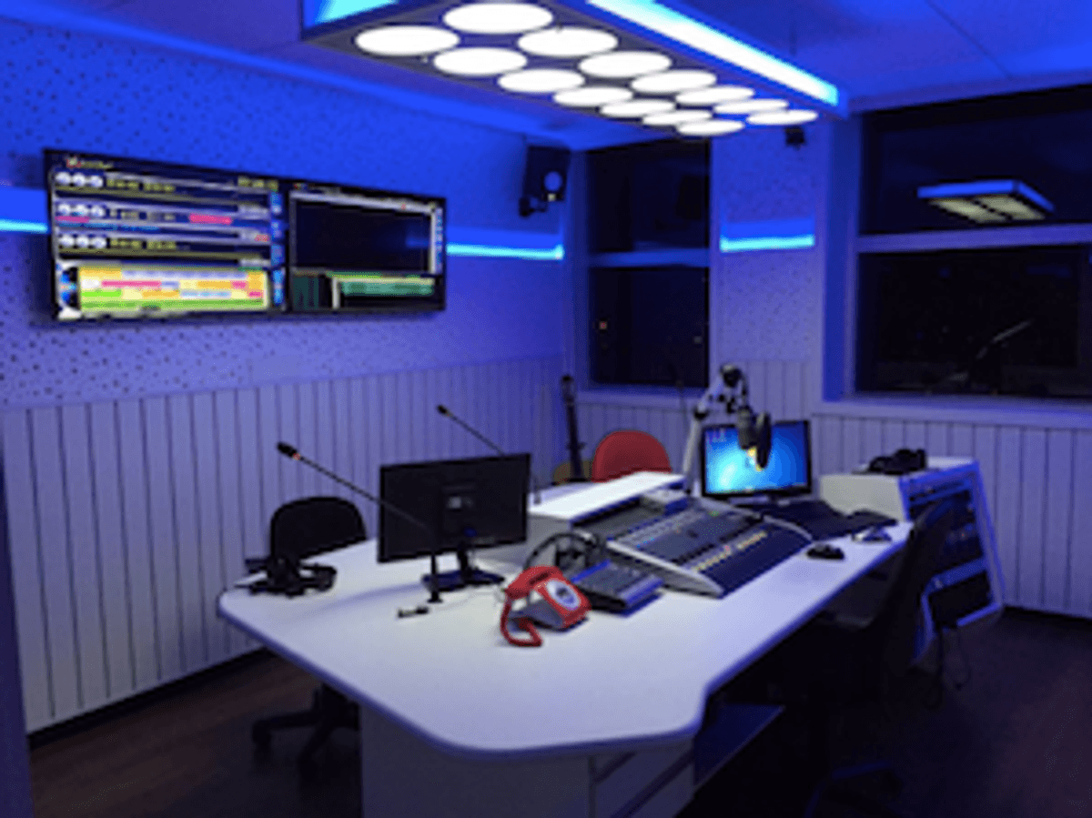 Feliz FM inicia transmissão a partir de sede própria na capital paulista