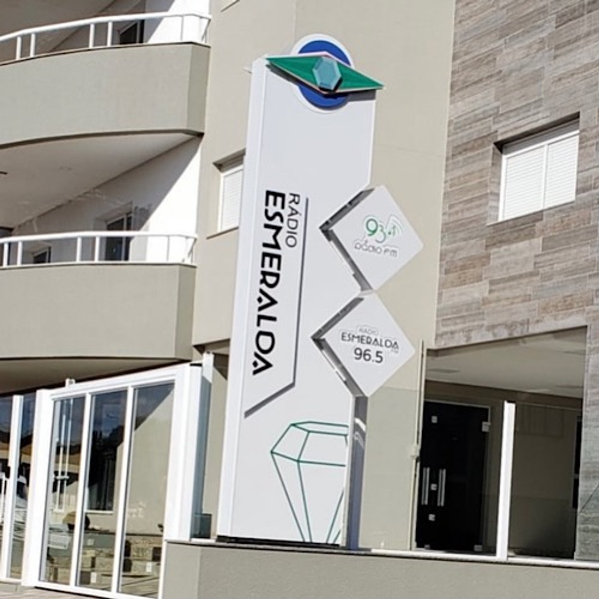 Rádio Esmeralda FM assume novo canal no Rio Grande do Sul e abre expectativa para nova programação em 93.1 FM