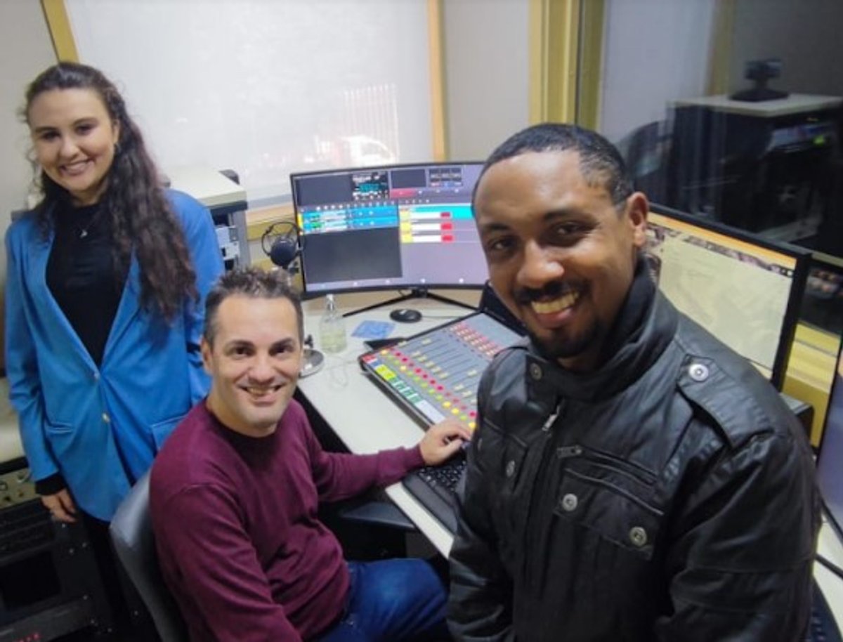 Programa É Bom Demais completa primeiro ano no ar pela Rádio Capital, em São Paulo
