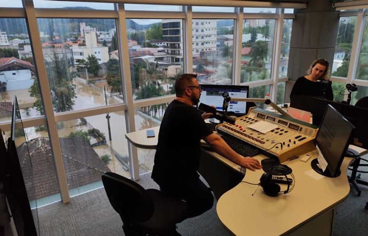 O Rádio Hoje | O rádio em resposta a emergências: casos do Brasil e do mundo
