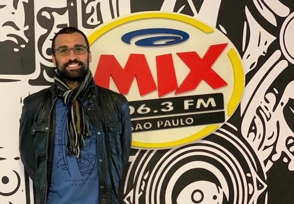 Rádio Mix FM apresenta mudanças em sua grade em São Paulo e confirma Eduardo Muniz como voz padrão