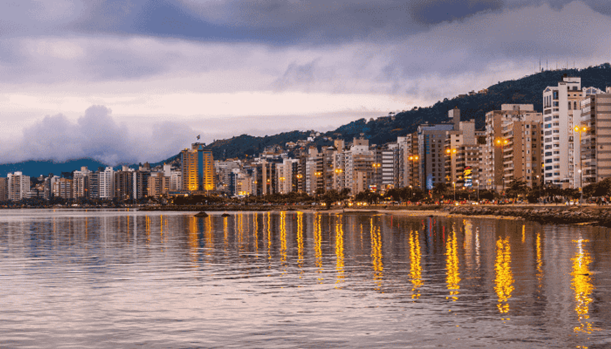 Panorama: Atlântida avança novamente em Florianópolis (SC); Band FM e Massa FM completam o top 3 de audiência