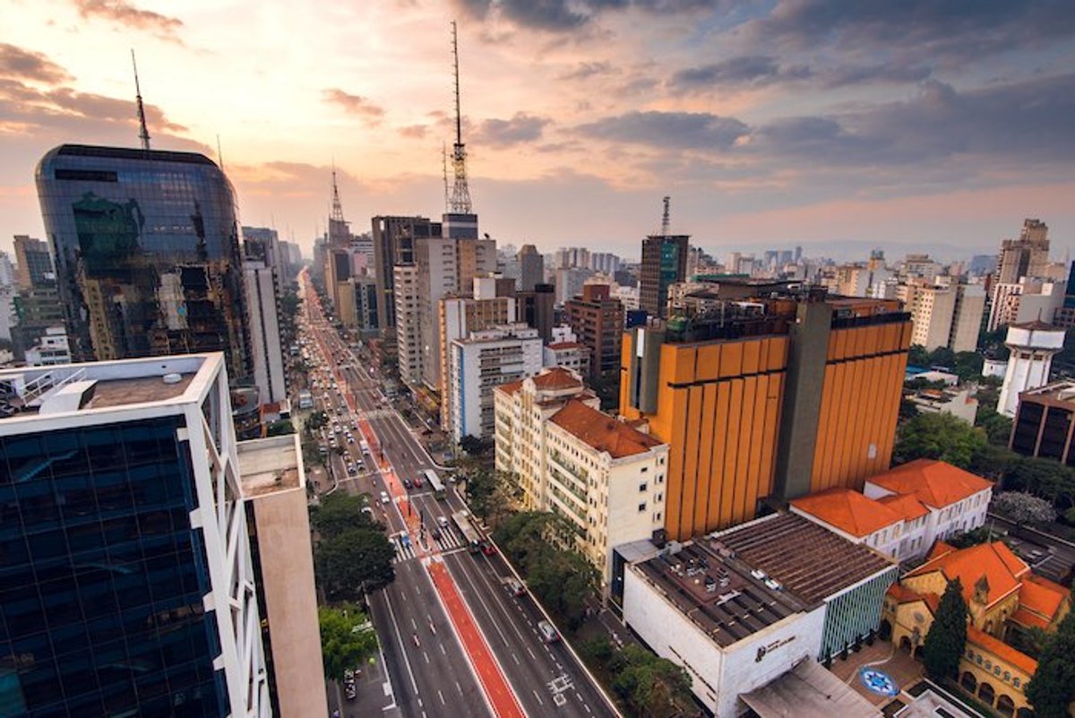 Panorama: Nativa FM dispara, Band FM segue líder e Alpha FM como vice-líder; Antena 1 salta no ranking FM