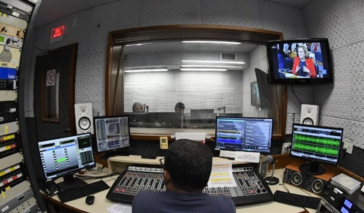 Rádio Senado realiza série sobre o bicentenário do Senado na Bienal do Livro de São Paulo