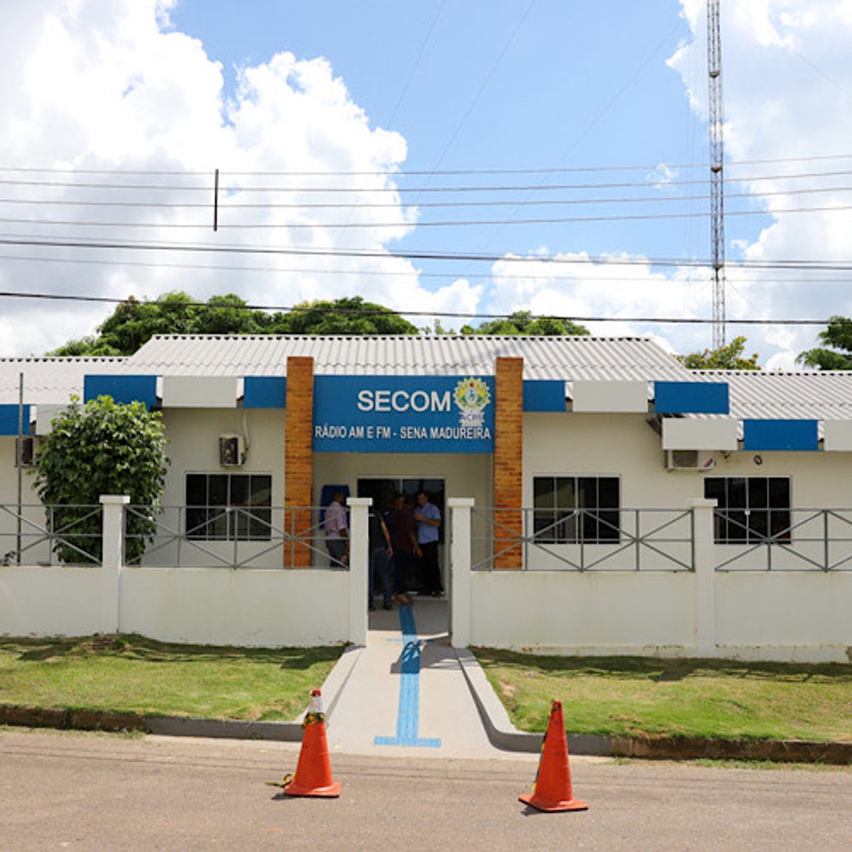 Obras de reforma das rádios Aldeia FM e Difusora AM são entregues no interior do Acre