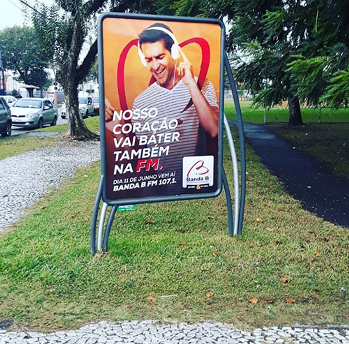 Rádio Banda B inicia testes e deve estrear no FM de Curitiba na segunda-feira (11)