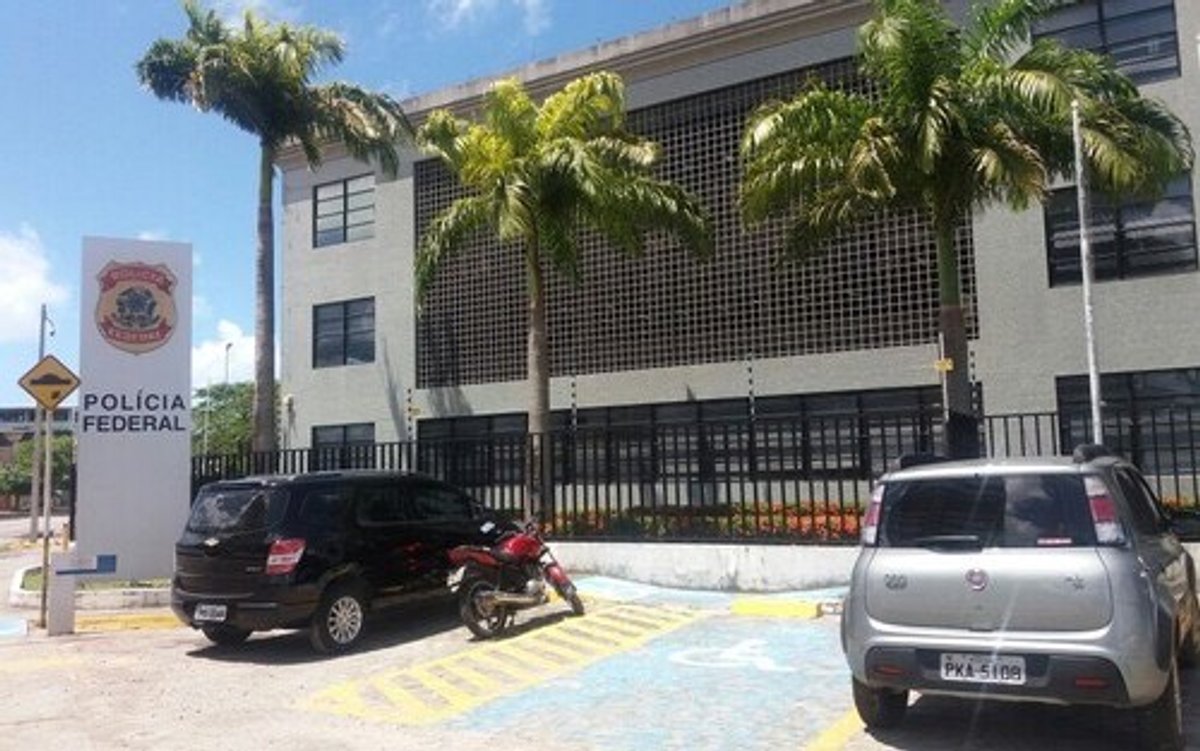 Polícia Federal cumpre mandado contra transmissão clandestina de rádio em Maceió (AL)