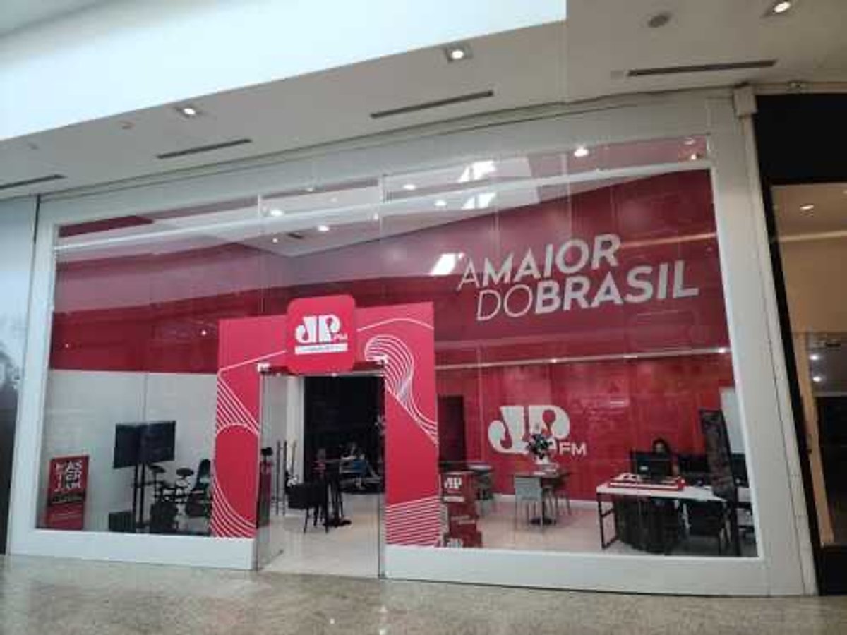 Jovem Pan FM estreia estúdio em shopping de Joinville (SC)