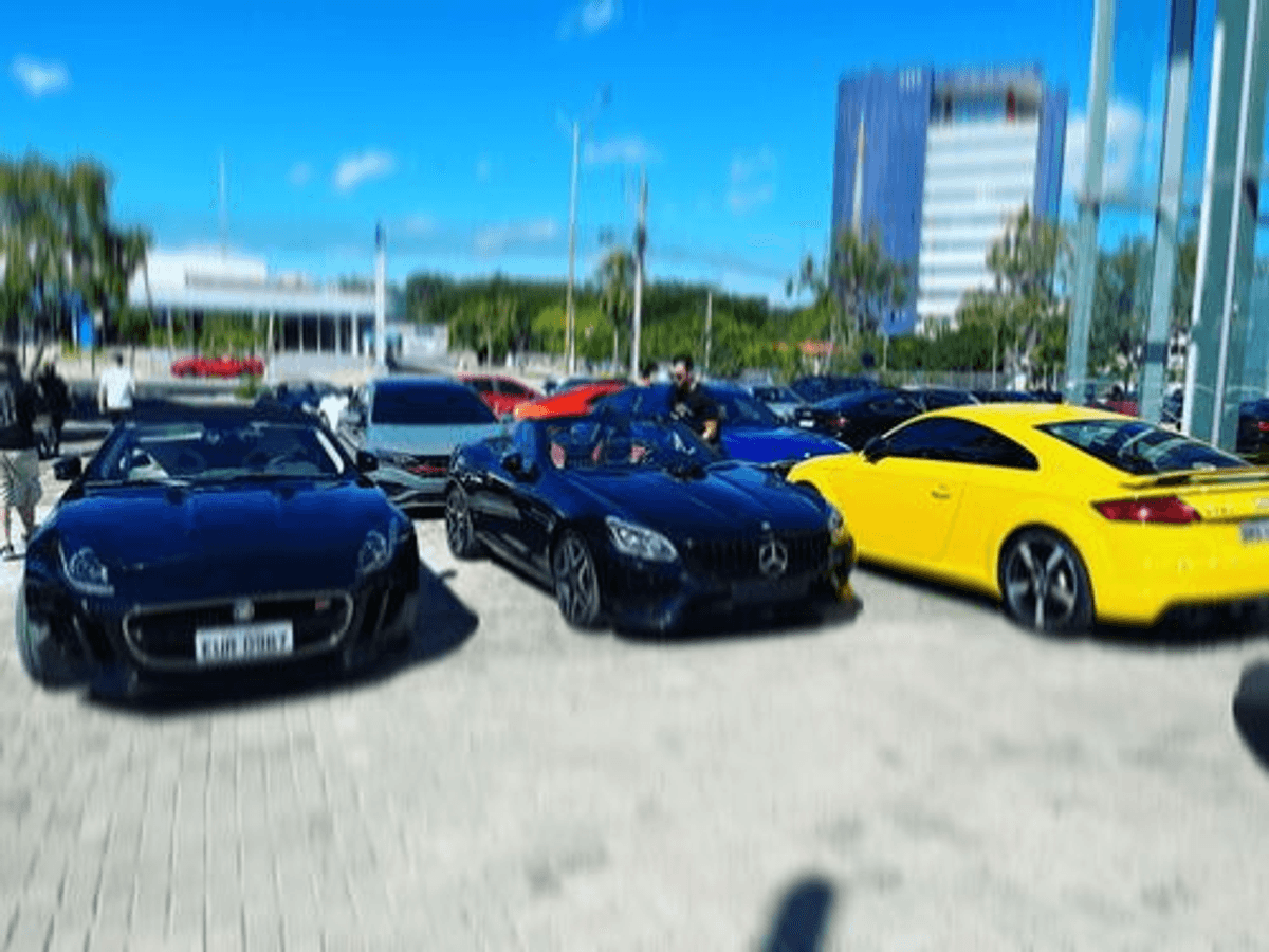 Rádio Mix FM realiza cobertura e apoio de exposição de carros premium em Teresina