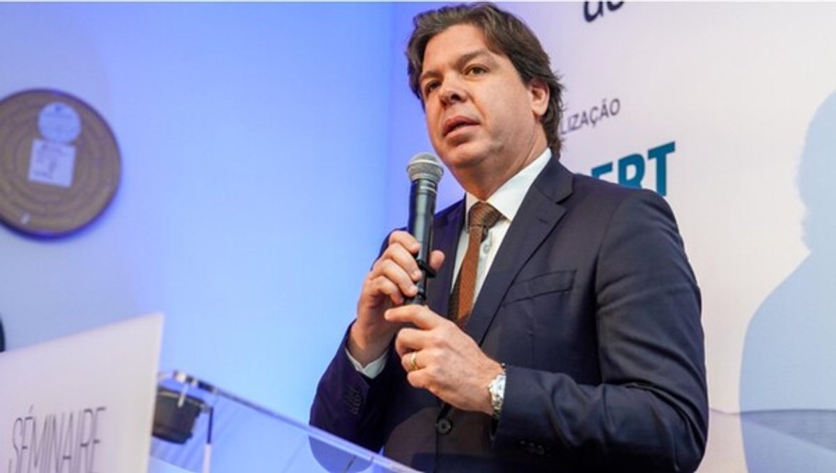 Ministro das Comunicações, Frederico de Siqueira Filho, participa de evento internacional sobre radiodifusão na França